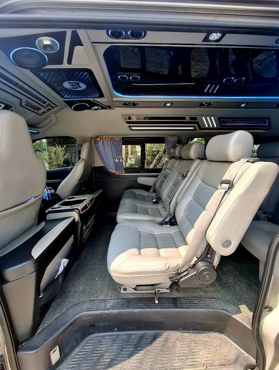 รถตู้ VIP 3 แถว