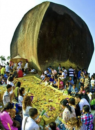 ไหว้พระบน เขาคิชฌกูฏกัน จ้า เสริมพรรับโชค เสริมดวง ชีวิตจะไม่ติดไม่ขัดไม่ยากจน  - เหมารถตู้ 1 คัน 10 ที่นั่ง 6,500    ราคานี้ร่วมน้ำ+ด่วน - 21:00จุเนัดรับแถวบางบัวทอง - ส่งลูกค้าขึ้นเขาโดยรถ    4×4(ลูกค้าจ่าย) -7:00 ไปคาเฟ่ชื่อดัง -12:00 ทานข้าวที่ระยองตามอัธยาศัย  เดินทางด้วยรถตู้ VIP โดยคนขับมืออาชีพ